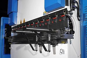 Фото 30 - MetalTec HBM 80/2500C Листогибочные гидравлические прессы с ЧПУ контроллером TP10S.