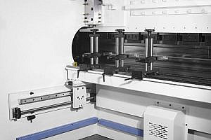 Фото 24 - MetalTec HBM 80/2500C Листогибочные гидравлические прессы с ЧПУ контроллером TP10S.