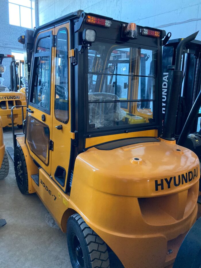 Фото 6 - Вилочный погрузчик Hyundai 25DE-7.