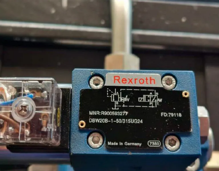 Фото 2 - MetalTec HBM 30/1600 (Е22, инвертор заднего упора) листогибочный гидравлический пресс.