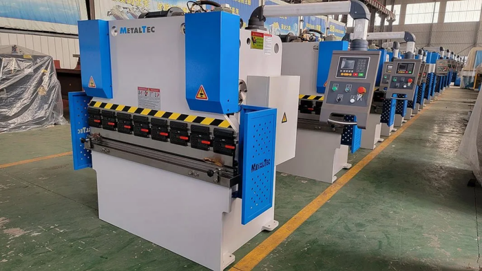 Фото 9 - MetalTec HBM 30/1600 (Е22, инвертор заднего упора) листогибочный гидравлический пресс.